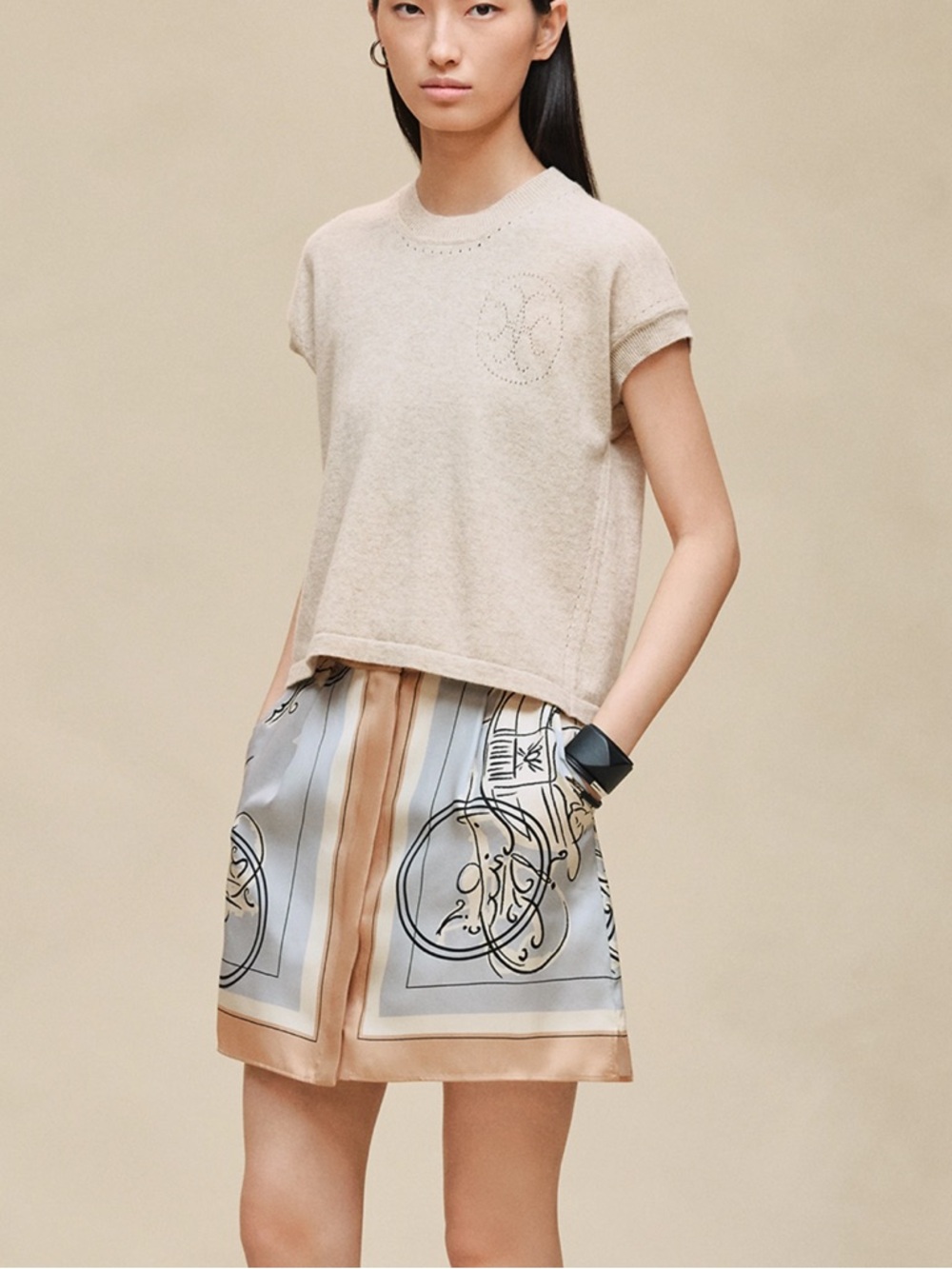 NWT Auth Hermes Pale Pink Short Sleeve Cashmere Crop Top with Logo. Sz FR34/US4